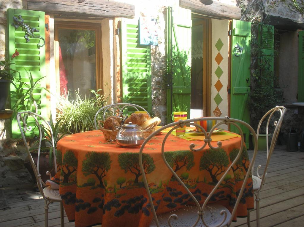 La Maison Du Bonheur Aups Exterior photo